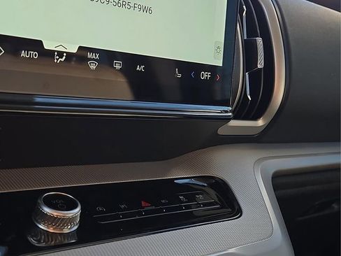 Used 2025 Ford Expedition Active image 25