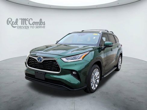 Used 2024 Toyota Highlander Limited image 1
