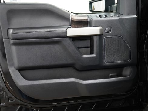 Used 2022 Ford F250 Lariat w/ Black Appearance Package image 13