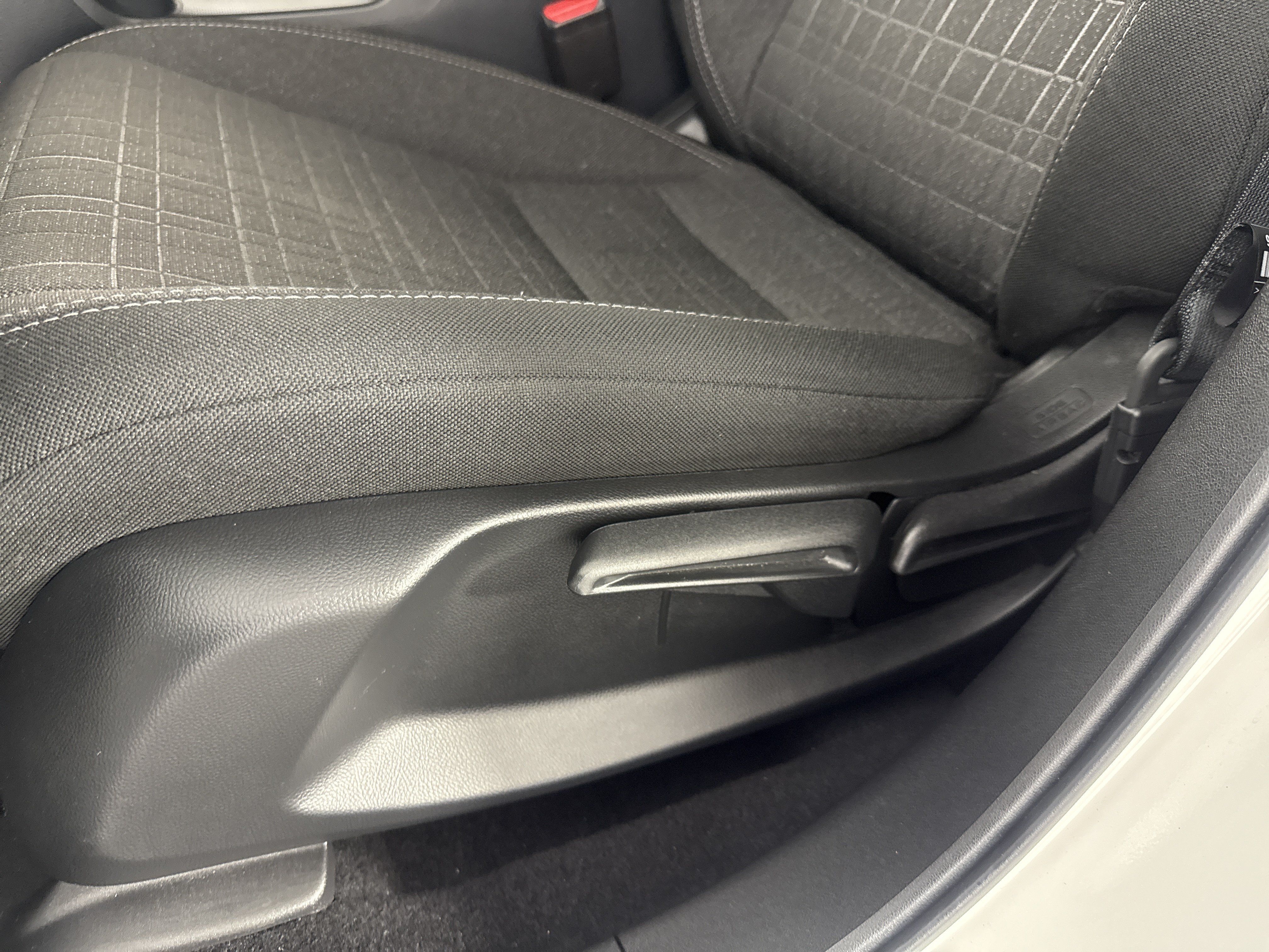 Certified 2026 Honda HR-V LX image 15