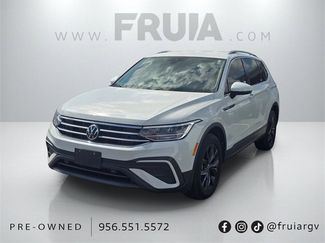 Used 2024 Volkswagen Tiguan SE video 1