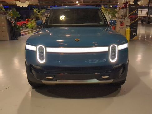 Used 2022 Rivian R1T Adventure AWD/4WD image 3