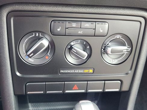 Used 2015 Volkswagen Beetle 1.8T image 22