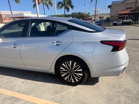 Used 2024 Nissan Altima 2.5 SV FWD image 8