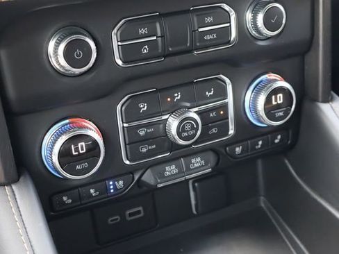Used 2023 GMC Yukon AT4 w/ Technology Package AWD/4WD image 27