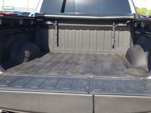 Used 2022 RAM 1500 Laramie AWD/4WD image 9