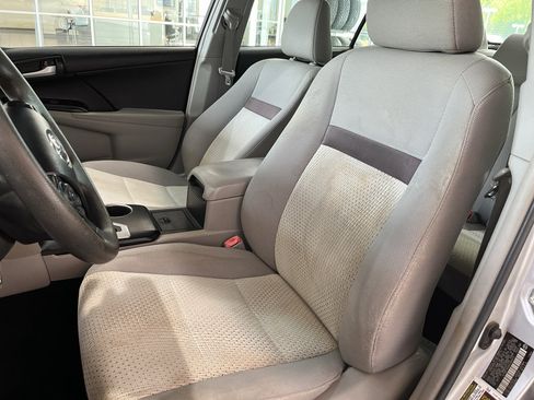 Used 2014 Toyota Camry LE FWD image 10