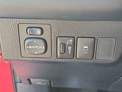 Used 2013 Toyota RAV4 XLE FWD image 31