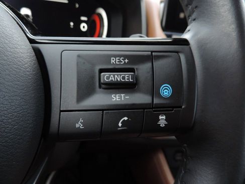 Used 2024 Nissan Rogue Platinum image 27