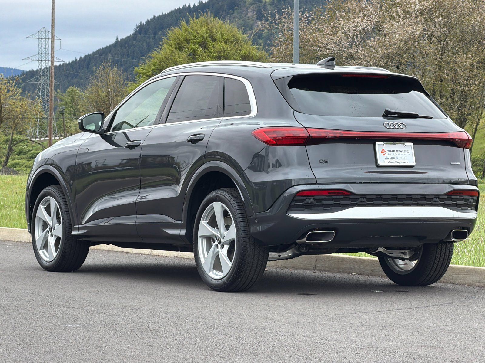 Used 2025 Audi Q5 Premium Plus w/ Premium Plus AWD/4WD image 5
