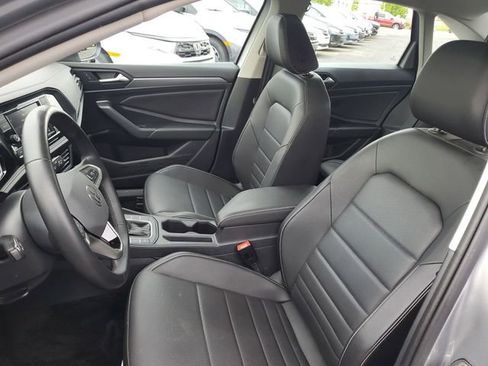 Used 2024 Volkswagen Jetta SE w/ Panoramic Sunroof Package FWD image 16