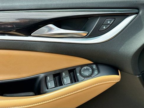 Used 2018 Buick Enclave Essence FWD image 21
