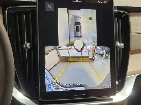 New 2026 Volvo XC90 B6 Plus w/ Protection Package Premier image 14