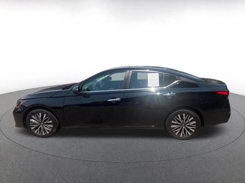 Used 2025 Nissan Altima 2.5 SV FWD image 9