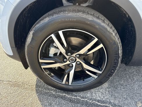 New 2026 Volvo XC40 B4 Core w/ Protection Package image 9