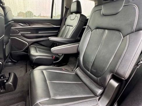 Used 2021 Jeep Grand Cherokee L Limited AWD/4WD image 12