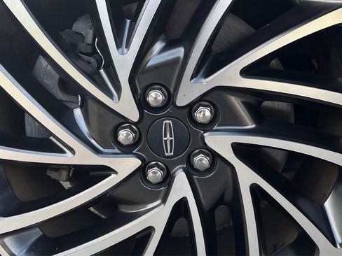 Used 2019 Lincoln Nautilus Reserve FWD image 18