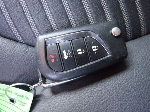 Used 2018 Toyota Camry SE image 36