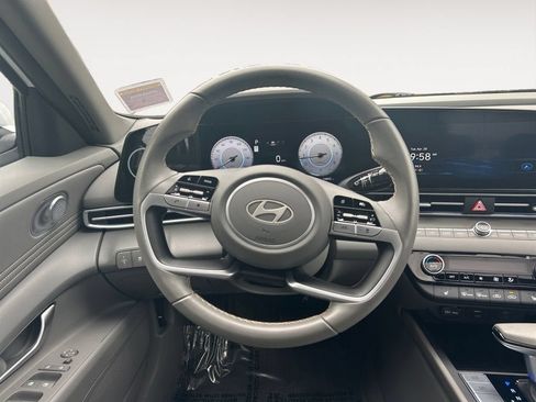Used 2025 Hyundai Elantra SEL FWD image 13