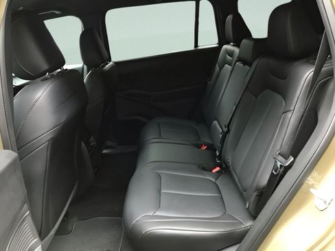 Used 2026 Jeep Cherokee Limited AWD/4WD image 9