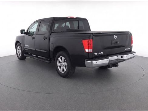 Used 2014 Nissan Titan SV w/ SV Value Truck Package AWD/4WD image 5