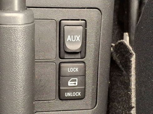 Used 2010 Toyota Yaris image 15