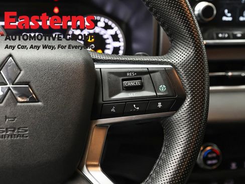 Used 2024 Mitsubishi Outlander SE image 16
