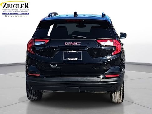 Used 2022 GMC Terrain SLE w/ Driver Convenience Package image 6