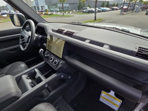 New 2026 Land Rover Defender 110 X-Dynamic SE image 20