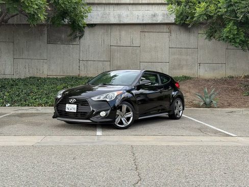 Used 2015 Hyundai Veloster Turbo FWD image 2