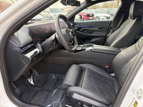 Used 2025 BMW i5 xDrive40 w/ Premium Package image 6