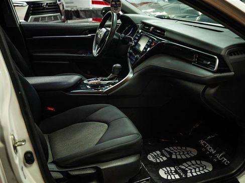 Used 2019 Toyota Camry LE FWD image 12