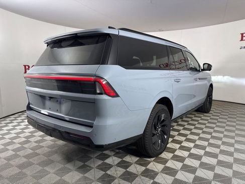 Used 2025 Lincoln Navigator L Reserve w/ Jet Appearance Package image 8