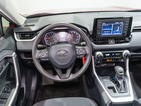 Used 2019 Toyota RAV4 LE AWD/4WD image 11