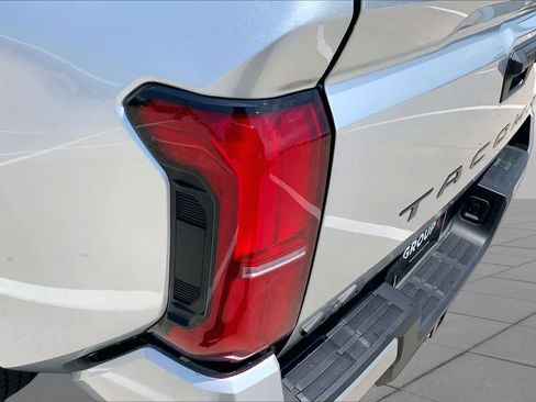 Used 2025 Toyota Tacoma SR5 AWD/4WD image 27