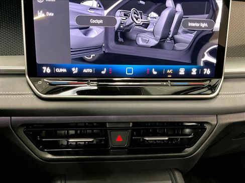 New 2026 Volkswagen Tiguan SE FWD image 21