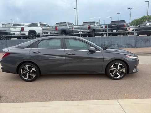 Used 2023 Hyundai Elantra Limited FWD image 4