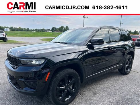 Used 2024 Jeep Grand Cherokee Altitude AWD/4WD image 3
