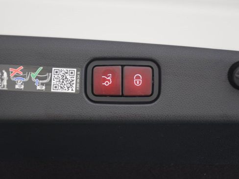 Used 2025 Mercedes-Benz E 53 AMG e 4MATIC Sedan image 31