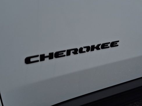New 2026 Jeep Cherokee Overland w/ Advanced Pro Tech Group AWD/4WD image 21