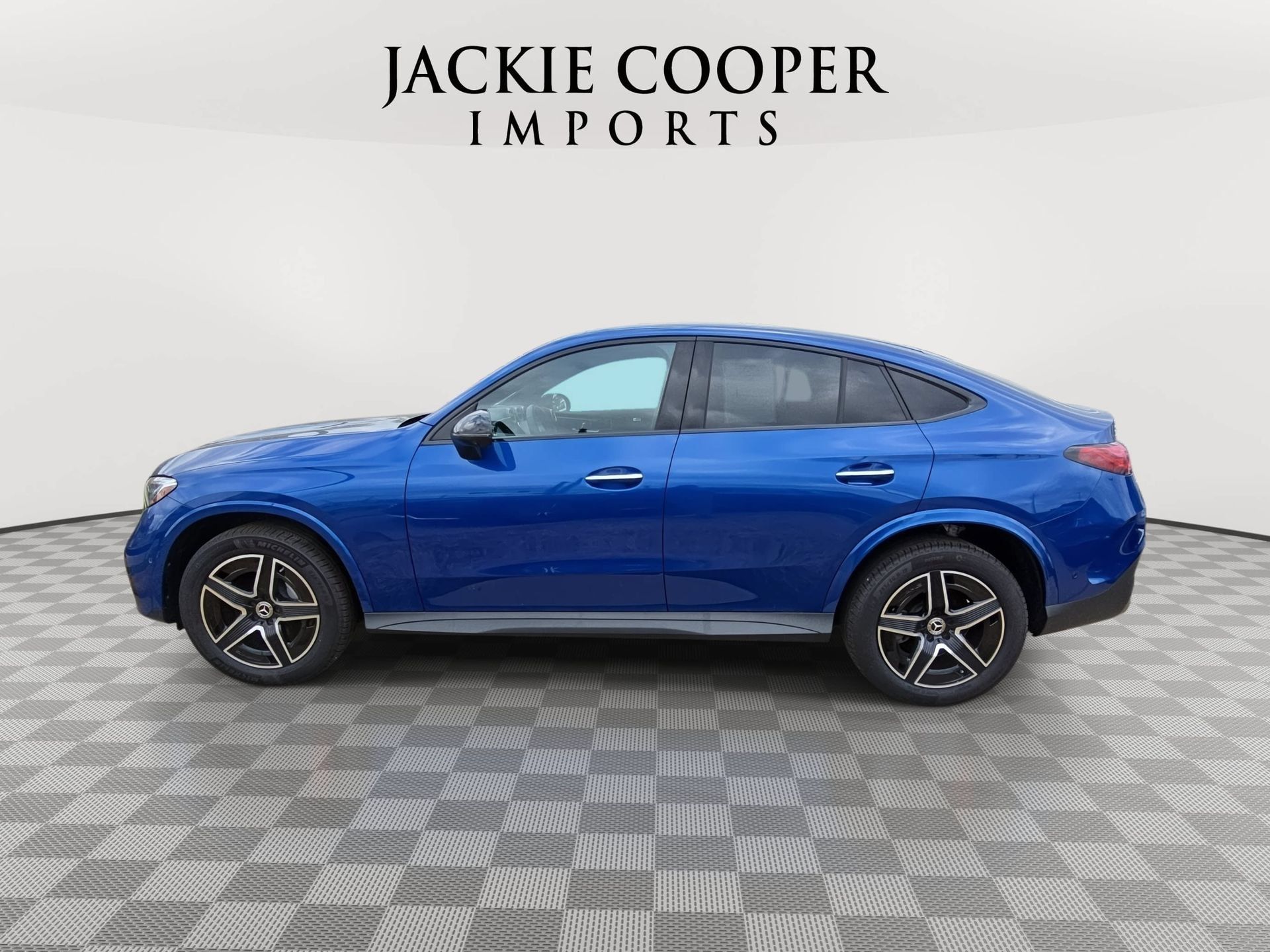 Used 2024 Mercedes-Benz GLC 300 4MATIC w/ AMG Line image 8