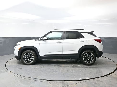 Used 2025 Chevrolet TrailBlazer LT w/ Driver Confidence Package image 11