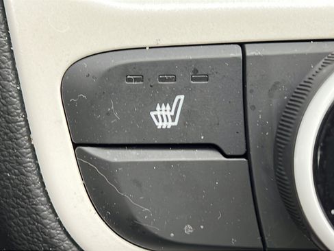 Certified 2025 Hyundai Venue Limited FWD image 19