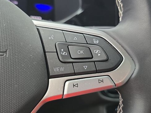 Certified 2023 Volkswagen Taos SE w/ Panoramic Sunroof Package FWD image 17