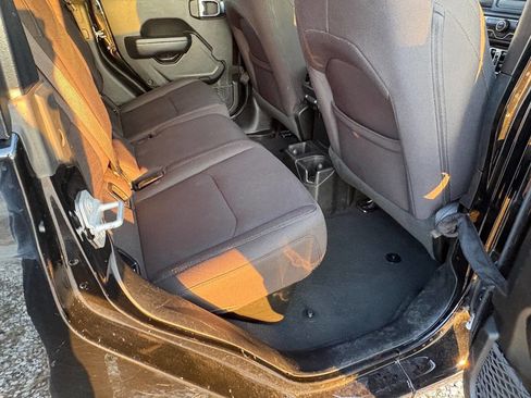 Used 2023 Jeep Gladiator Sport image 13