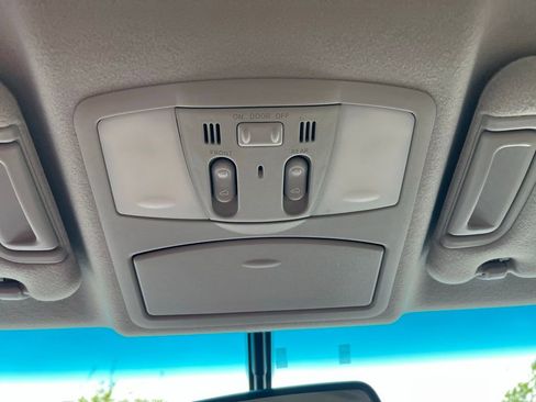Used 2011 Nissan Quest LE FWD image 39