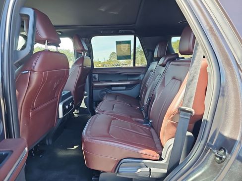 Used 2024 Ford Expedition Limited image 19
