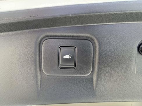 Used 2015 Nissan Murano Platinum w/ Platinum Technology Package AWD/4WD image 11