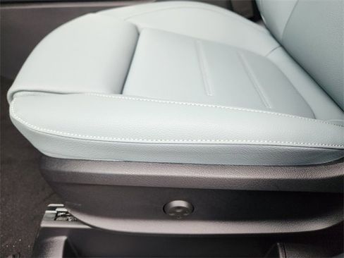 New 2026 Mercedes-Benz GLB 250 4MATIC image 9