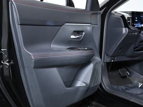 Certified 2025 Nissan Kicks SR image 33